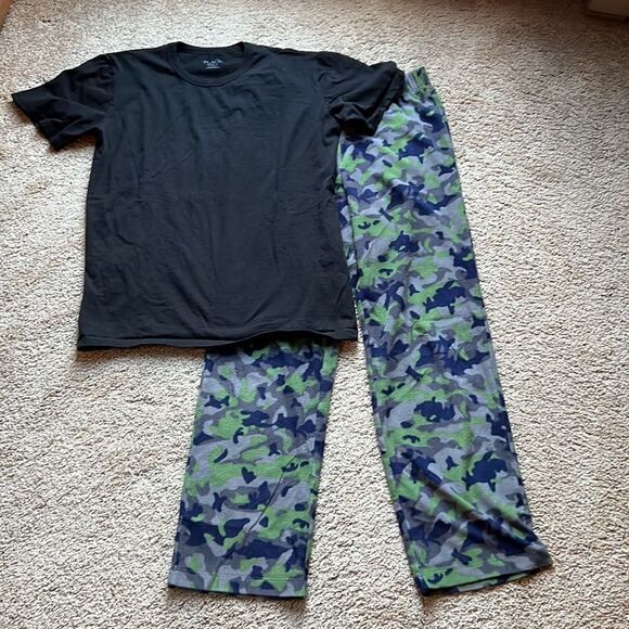 Youth boys size 14-16 Camouflage boys pajama set. - Picture 8 of 8